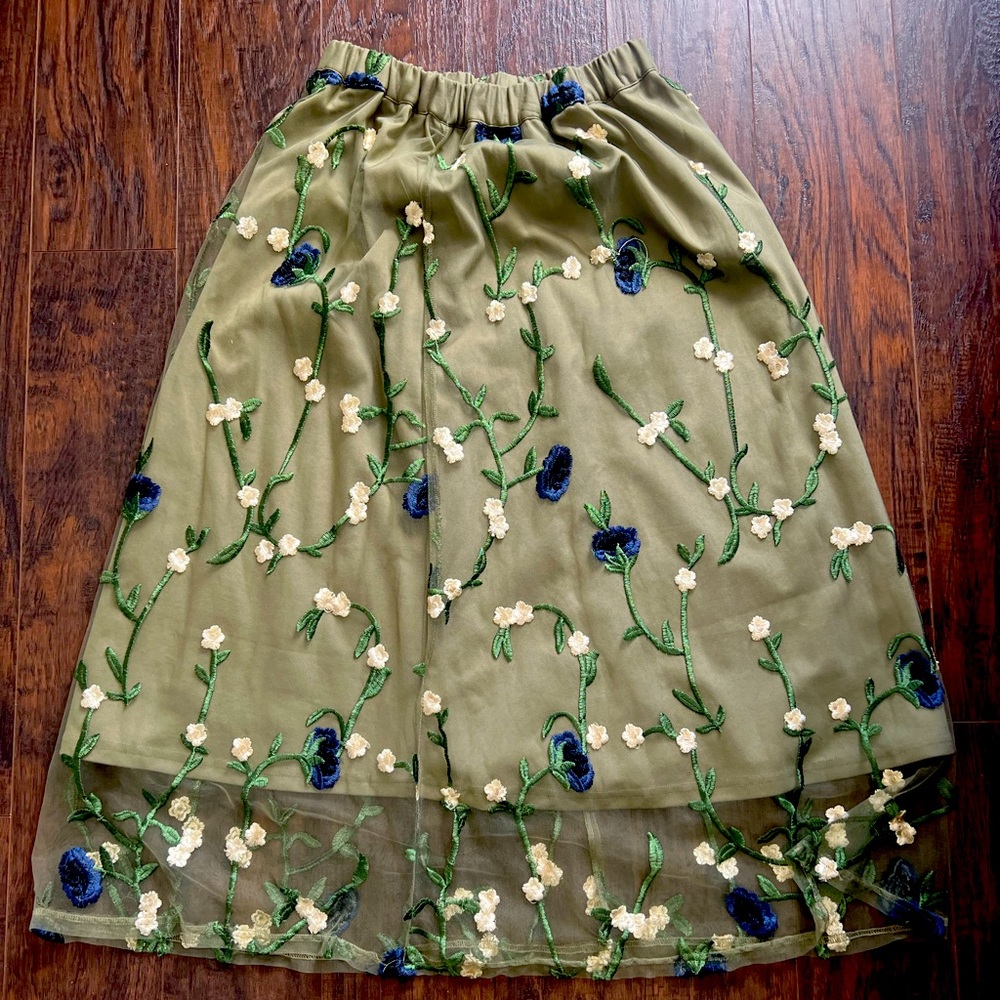 Women’s embroidered skirt